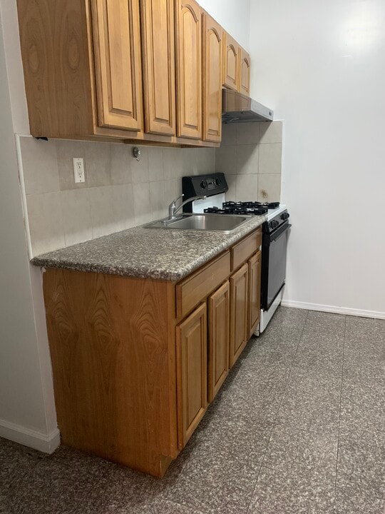 2663 E 13th St in Brooklyn, NY - Building Photo