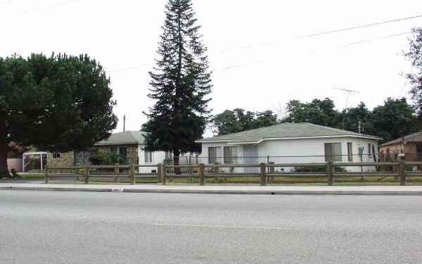 3810-3822 Durfee Ave in Pico Rivera, CA - Foto de edificio