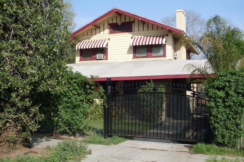 F St Rooming House in San Bernardino, CA - Building Photo