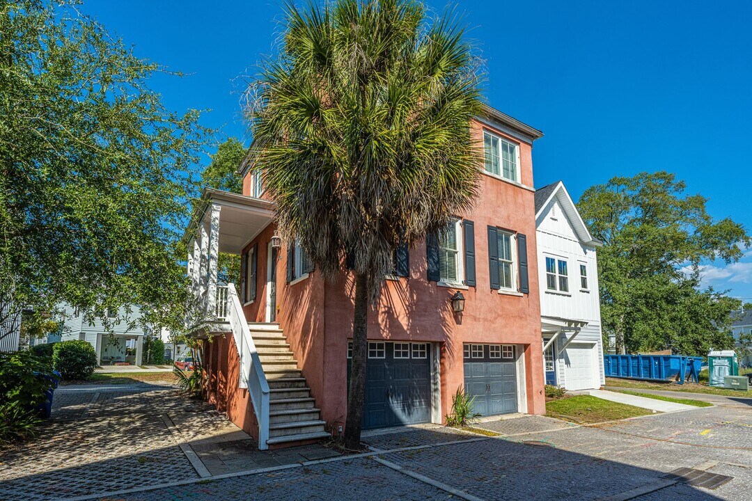 4340 Gaslight Alley in North Charleston, SC - Building Photo