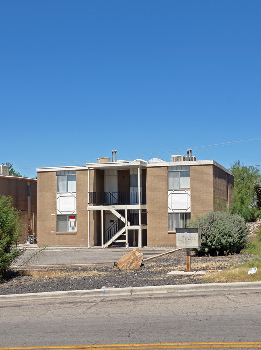 5204 Carousel Dr in El Paso, TX - Building Photo