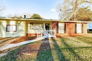 1816 Wellborn Dr, Unit X D2-1613B in Columbus, GA - Building Photo