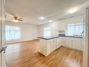 34 Fox Hill Dr in Kilmarnock, VA - Building Photo - Building Photo