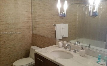 50 Biscayne Blvd, Unit 409 in Miami, FL - Building Photo - Building Photo