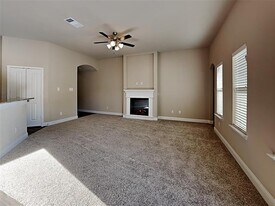 633 Comal Dr in Crandall, TX - Building Photo