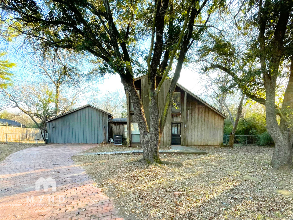 1907 Whippoorwill Ln in Denton, TX - Building Photo