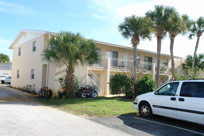 2418 Tulane Ave in Daytona Beach, FL - Foto de edificio - Building Photo