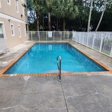 2941 Riverside Dr in Coral Springs, FL - Building Photo - Building Photo