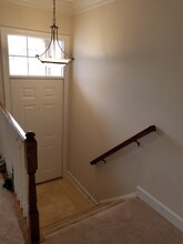 8141 Madrillon Ct in Vienna, VA - Foto de edificio - Building Photo