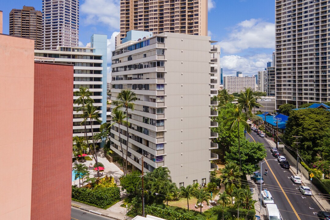 The Kalia in Honolulu, HI - Building Photo