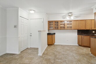 1633 N Windsor Dr in Arlington Heights, IL - Building Photo - Building Photo