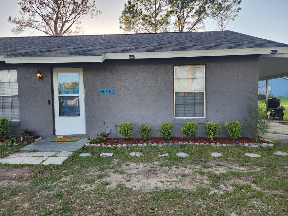 40430 Trotter Ln in Dade City, FL - Foto de edificio