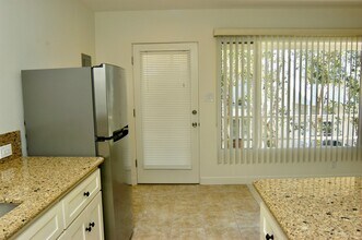 1028 3rd St, Unit 6 in Santa Monica, CA - Building Photo - Building Photo