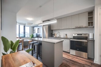 6570 Glen Erin Dr in Mississauga, ON - Building Photo - Building Photo