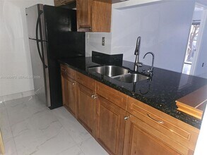 6425 W 27th Ct in Hialeah, FL - Building Photo - Building Photo