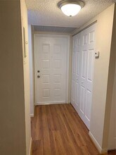 10038 Twin Lakes Dr in Coral Springs, FL - Building Photo - Building Photo