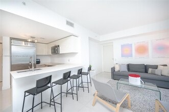 1300 Brickell Bay Dr, Unit 1601 in Miami, FL - Building Photo - Building Photo