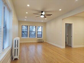 2257 W Argyle St, Unit 3 in Chicago, IL - Foto de edificio - Building Photo