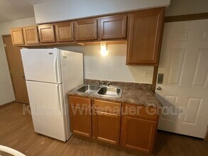 1810 Jamestown Rd in Swansea, IL - Foto de edificio - Building Photo