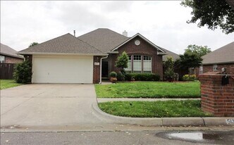 513 Laws Dr in Norman, OK - Building Photo