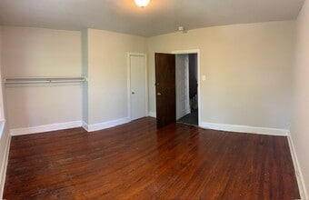 332 S 43rd St, Unit 1 in Philadelphia, PA - Building Photo - Building Photo