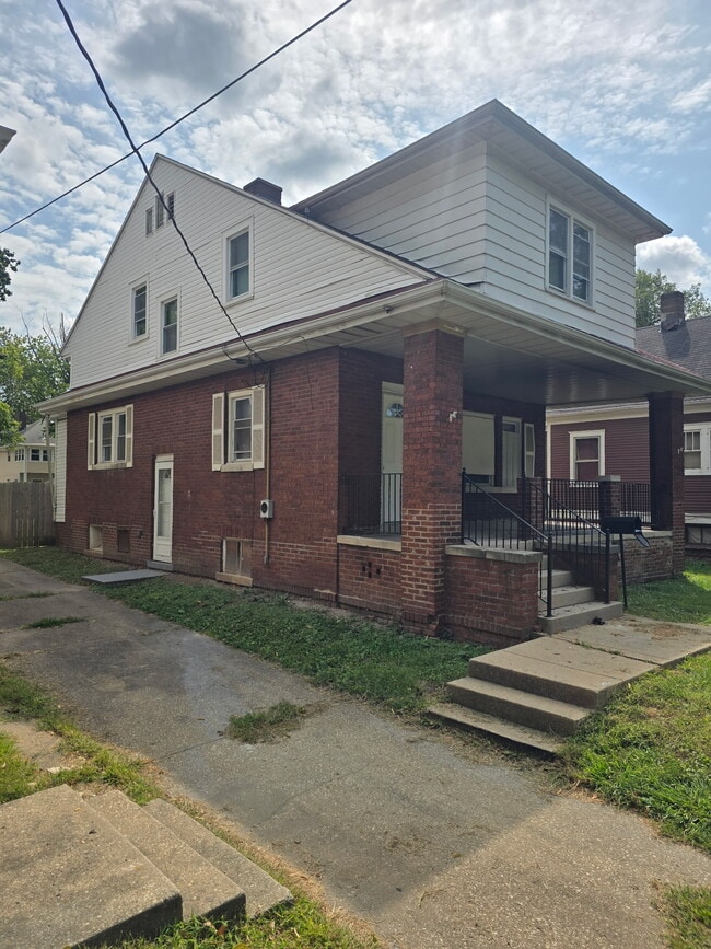 property at 1616 N Peoria Ave