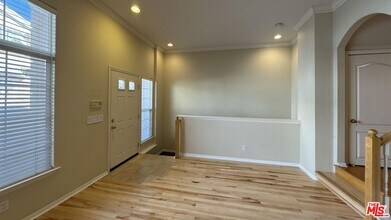 5730 S Glennie Ln in Los Angeles, CA - Building Photo - Building Photo