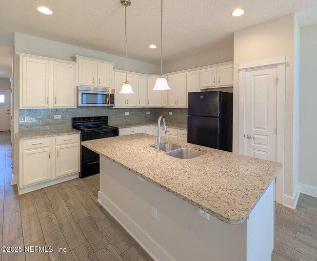 115 11th St N in Jacksonville Beach, FL - Foto de edificio - Building Photo