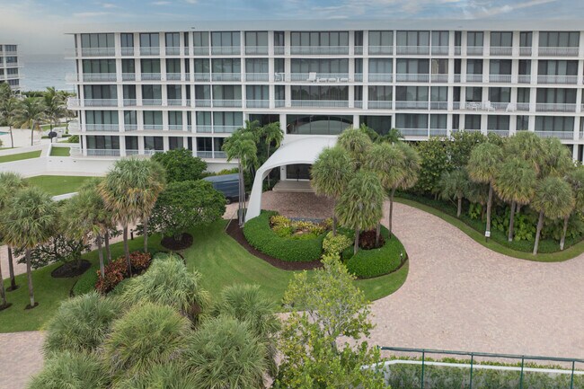 2000 Building South in Palm Beach, FL - Building Photo - Building Photo