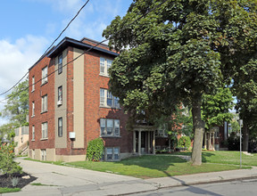 University Court Apartments in Hamilton, ON - Building Photo - Building Photo