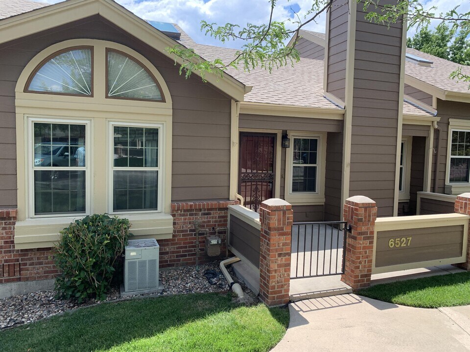6527 Foxdale Cir in Colorado Springs, CO - Building Photo