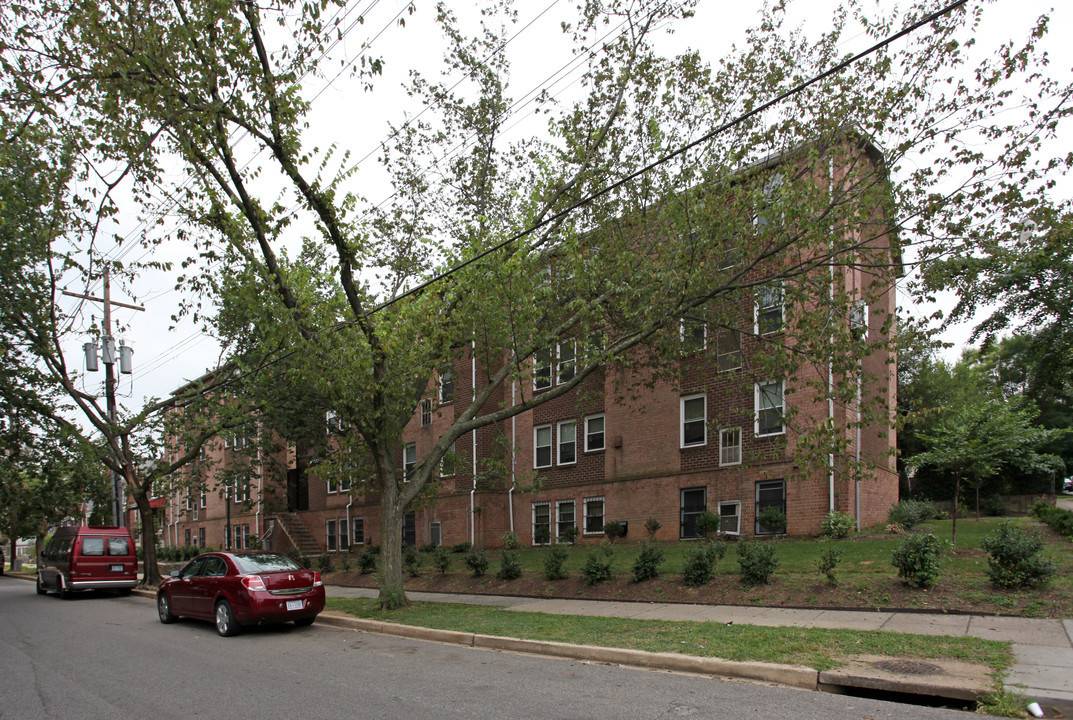 1717 S St SE in Washington, DC - Foto de edificio