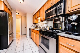 1415 E Central Rd in Arlington Heights, IL - Building Photo - Building Photo