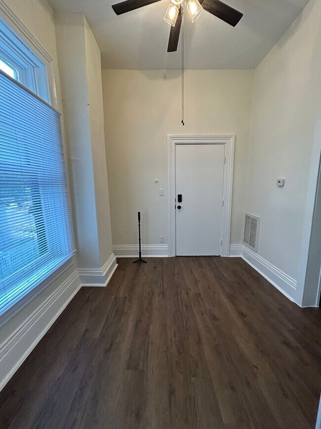 1214 Columbia St, Unit #3 in Lafayette, IN - Foto de edificio - Building Photo