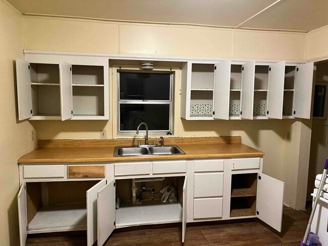 236 S Oklahoma Ave in Shawnee, OK - Foto de edificio - Building Photo