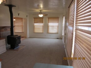 8838 W 3500 S, Unit Upstairs in Magna, UT - Foto de edificio - Building Photo
