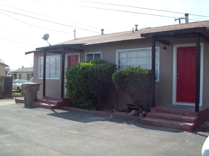 1017 El Tejon Ave in Bakersfield, CA - Building Photo