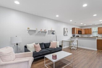 130 E Longview St in Chapel Hill, NC - Building Photo - Building Photo