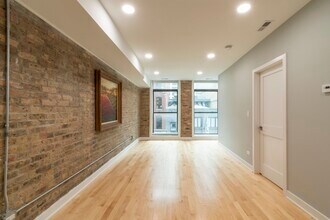 23 W Hubbard St in Chicago, IL - Building Photo - Building Photo