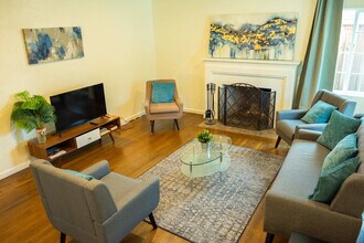 240 E Hedding St in San Jose, CA - Building Photo - Building Photo