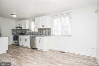 14550 Farmcrest Pl in Silver Spring, MD - Building Photo - Building Photo