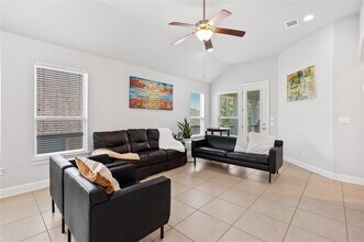 3828 Vinalopo Dr in Austin, TX - Building Photo - Building Photo
