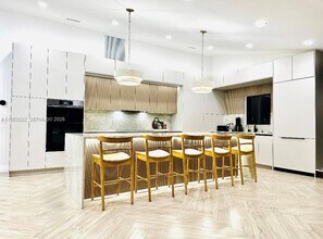 2475 NW 25th St in Boca Raton, FL - Foto de edificio - Building Photo