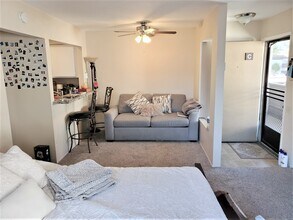 8043 Caminito de Pizza in San Diego, CA - Building Photo - Building Photo