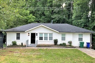 2182 Keheley Dr in Decatur, GA - Building Photo