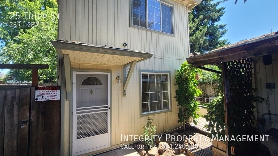 25 Tripp St in Medford, OR - Building Photo