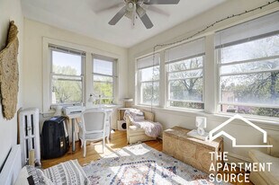 2106 W Thomas St, Unit 3 in Chicago, IL - Building Photo
