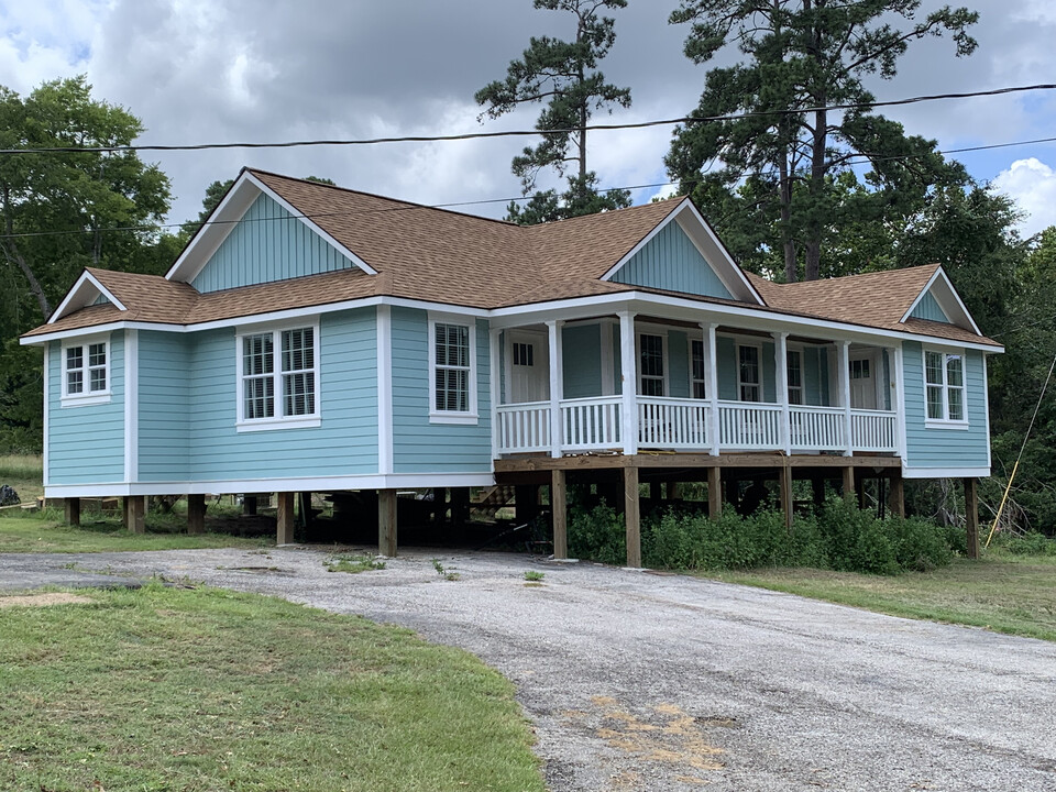 1408 S Houston Ave, Unit 1300 in Livingston, TX - Building Photo