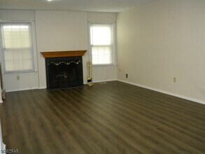 9 Balsam Ct-Unit -22 in Clifton, NJ - Building Photo - Building Photo