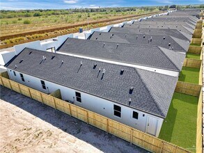 27 Hilltop S Ave in Edinburg, TX - Building Photo - Building Photo